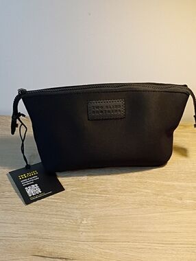 Two Blind Brothers Black Neoprene Toiletry Bag NWT